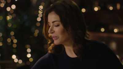 And sprinkle,
overexcitedly, with sea salt. - Nigella: At My Table