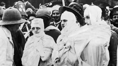 ..and students even dressed up
as the young pharaoh's mummy. - Tutankhamun: Secrets of the Tomb