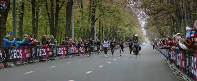 And, sure enough, Valentijn gets
the nod and they pulled off. Oh! - Kipchoge: The Last Milestone
