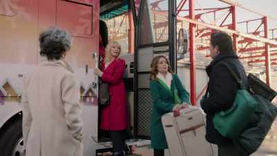 And that, ladies and gentlemen, - Ms. Christmas Comes to Town