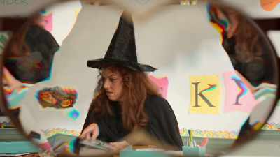 And that's no sub.
That's the witch, Wanda! - Scaredy Cats