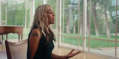 And the a.m., to me,
is representing the morning time, - Miley Cyrus - Endless Summer Vacation (Backyard Sessions)