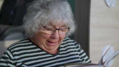 "..and the alcoholism
is now alcoholism." - Miriam Margolyes: Australia Unmasked