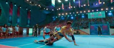 And the biggest player
of Teresa is down... - Student of the Year 2