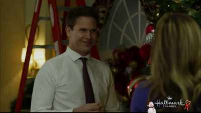 And the final touch,
the mistletoe. - Christmas Wishes & Mistletoe Kisses