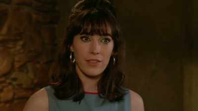 And the fingernails on her
right hand are much longer - Ms Fisher's Modern Murder Mysteries
