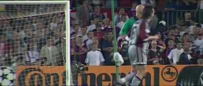 And the fourth official
put the board up. - Sir Alex Ferguson: Never Give In