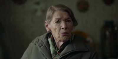 And the glass dome
smashes on her, - Elizabeth Is Missing