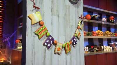 And either the gravity
got to you, - Halloween Cookie Challenge