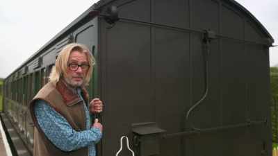 And the guard will get you, - Great Rail Restorations with Peter Snow