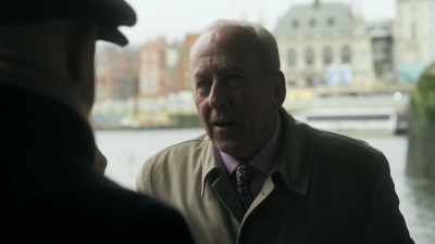 And the location,
Blackfriars Bridge. - Ross Kemp: Mafia and Britain