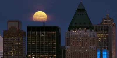 ♪ And the moon grows dimmer♪ - Katy Keene