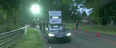 And the other thing for
Eliud was always the crowd. - Kipchoge: The Last Milestone