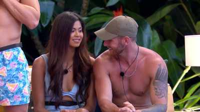 AND THE THIRD COUPLE SAFE IS
ELIZABETH AND ZAC. - Love Island