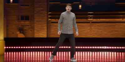 And the tweet says, "Hey!" - Alex Edelman: Just for Us