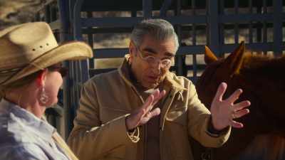 - And the two horses sideswiped each other.
- [chuckling] - The Reluctant Traveler with Eugene Levy