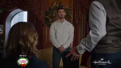 - And the young lady?
- A friend. - A Royal Queens Christmas