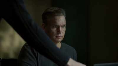 -: And then about three seconds later, - Inside the Mind of a Con Artist