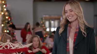 And then you can,
with the other hand, grab that. - Catering Christmas