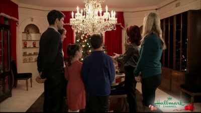 And then when Elvis would come
in, - Christmas at Graceland: Home for the Holidays