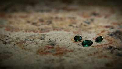 And then they find
emerald pointers - History's Greatest Heists with Pierce Brosnan