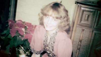 And then she got
down on the floor, - A Friend of the Family: True Evil