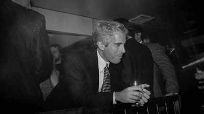 And then he was introduced
to Les Wexner. - Epstein's Shadow: Ghislaine Maxwell