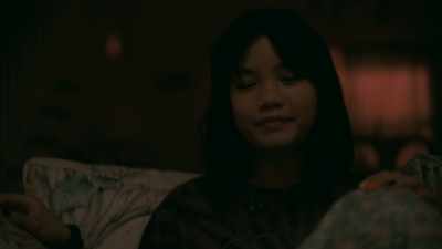 And then when I opened up
the plastic lid, you know, - Paper Girls