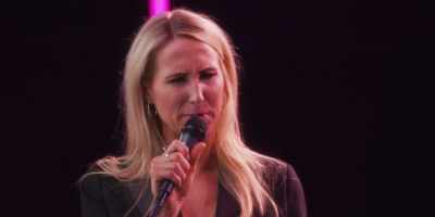 And then, I'm in love with a guy
who's not going to text me back, - Nikki Glaser: Bangin'