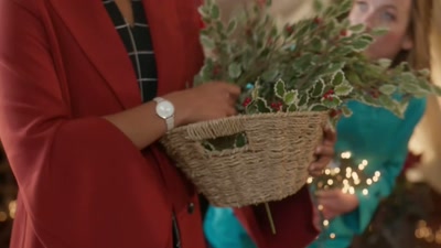 - And then she left.
- Just like that? - Yuletide the Knot