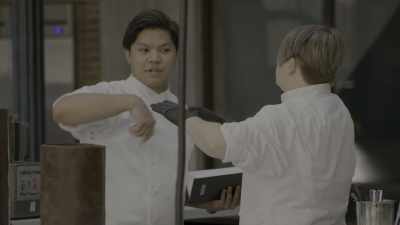 -And then shave and all that stuff.
-Yes. Let's do the body. - School of Chocolate