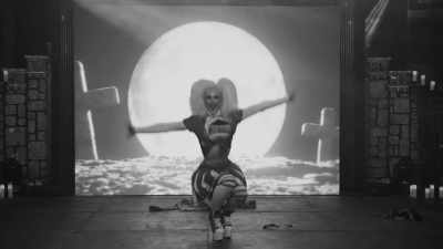 And then when she
transformed into a zombie, - The Boulet Brothers' Dragula: Titans