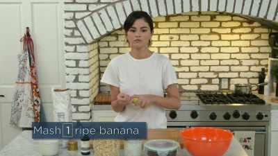 And then we want to start mashing this with a fork. - Selena + Chef