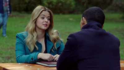 - And then what happened?
- He came here. - Pretty Little Liars: The Perfectionists