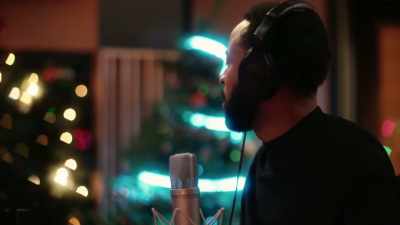 And there is my new co-host.
Go ahead, introduce yourself. - Jingle All the Way to Love