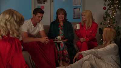 And therefore, we know a little
bit about relationships. - Ladies of the '80s: A Divas Christmas