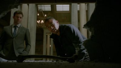 And there's our bone. - The Originals