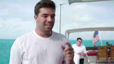 And there's the caption saying,
"Join me @fyrefestival.com," - Fyre