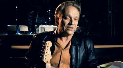 And so they gave me 50 bucks
and his old DeArmond, - Jimmie & Stevie Ray Vaughan: Brothers in Blues