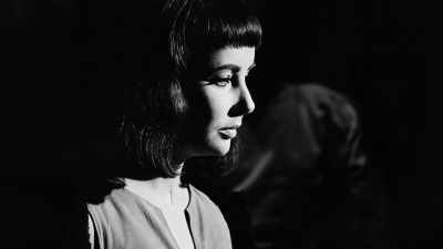 And they had pipes
going into my lungs - Elizabeth Taylor: The Lost Tapes