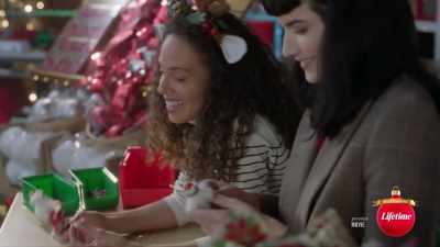And they're bonding
over christmas croquembouche, - Under the Christmas Tree