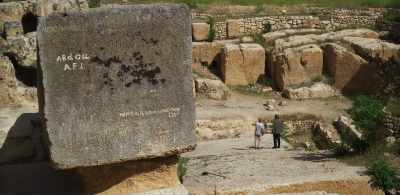 - And those are Byzantine tombs.
- And tomb. - Architecton