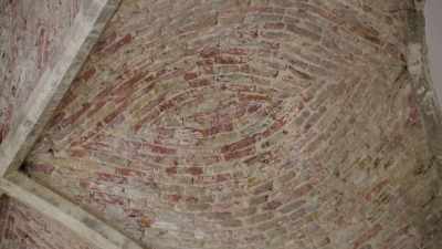 -- And even though it's got this
tremendous, vaulted ceiling - Extraordinary Escapes with Sandi Toksvig