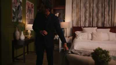 And she thought she
could just leave? - Hunting Housewives