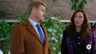 And, uh, do you know what
this street doesn't have? - Nantucket Noel