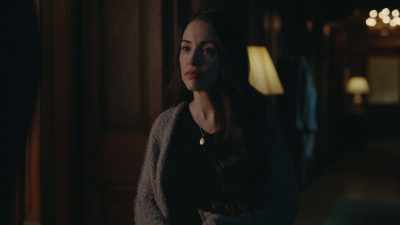 -And voila. It's armed.
-[device beeping] - Secrets at the Inn