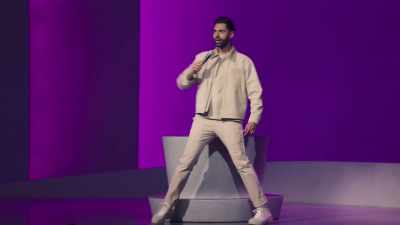 And he walks over
and he sits down in her chair. - Hasan Minhaj: The King's Jester