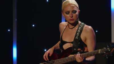 ♪ And it wears her out ♪ - Courtney Pauroso: Vanessa 5000