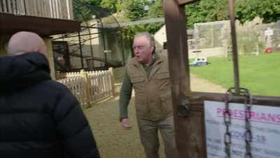 And welcome to
Heythrop Zoological Gardens, - Britain's Tiger Kings - On the Trail with Ross Kemp