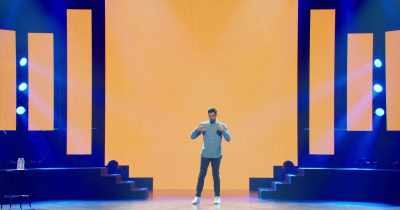 And we're about to pull up
and we get to the door, - Hasan Minhaj: Homecoming King